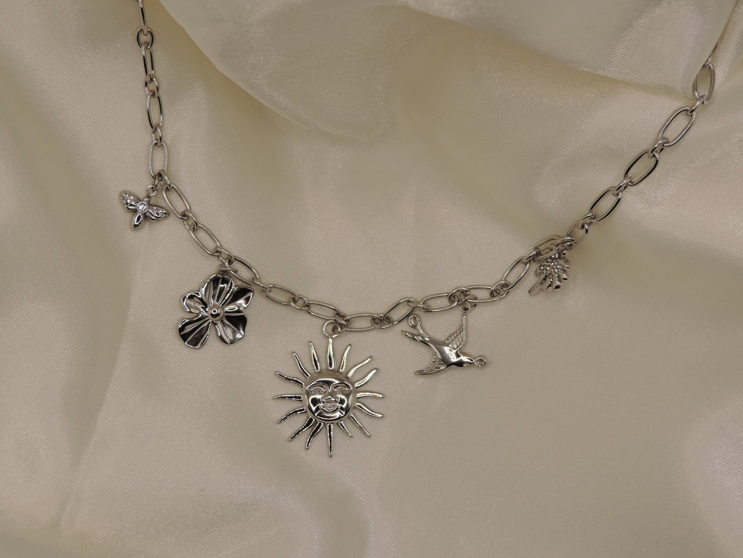 COLLIER VICKY