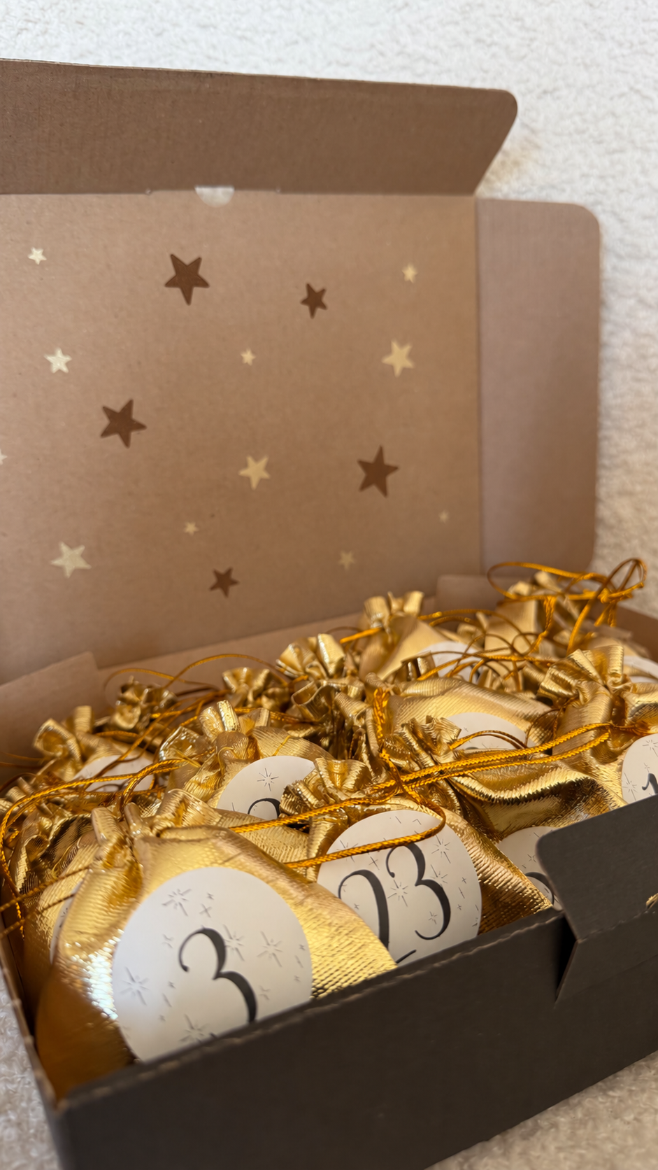 Calendrier de l’Avent bijoux 24 cases Cancia Collection 2026 avec pochons dorés