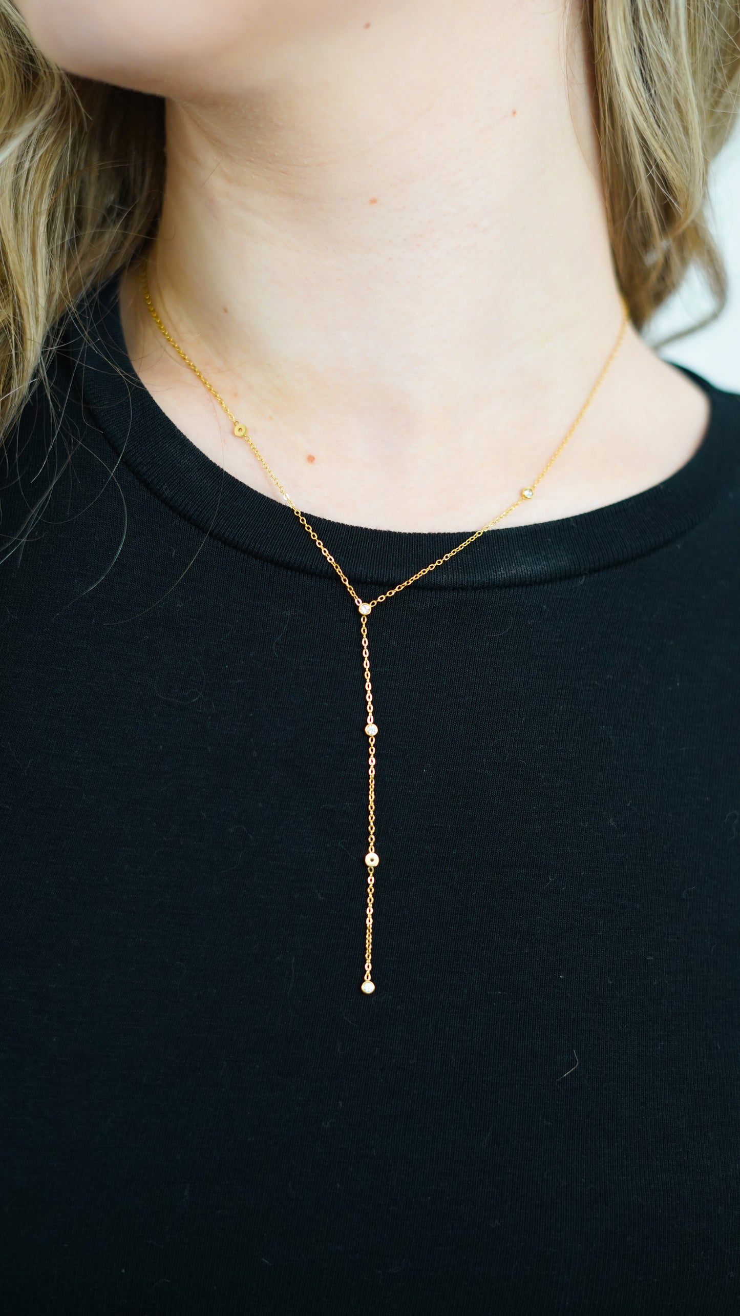 COLLIER OLIVIA