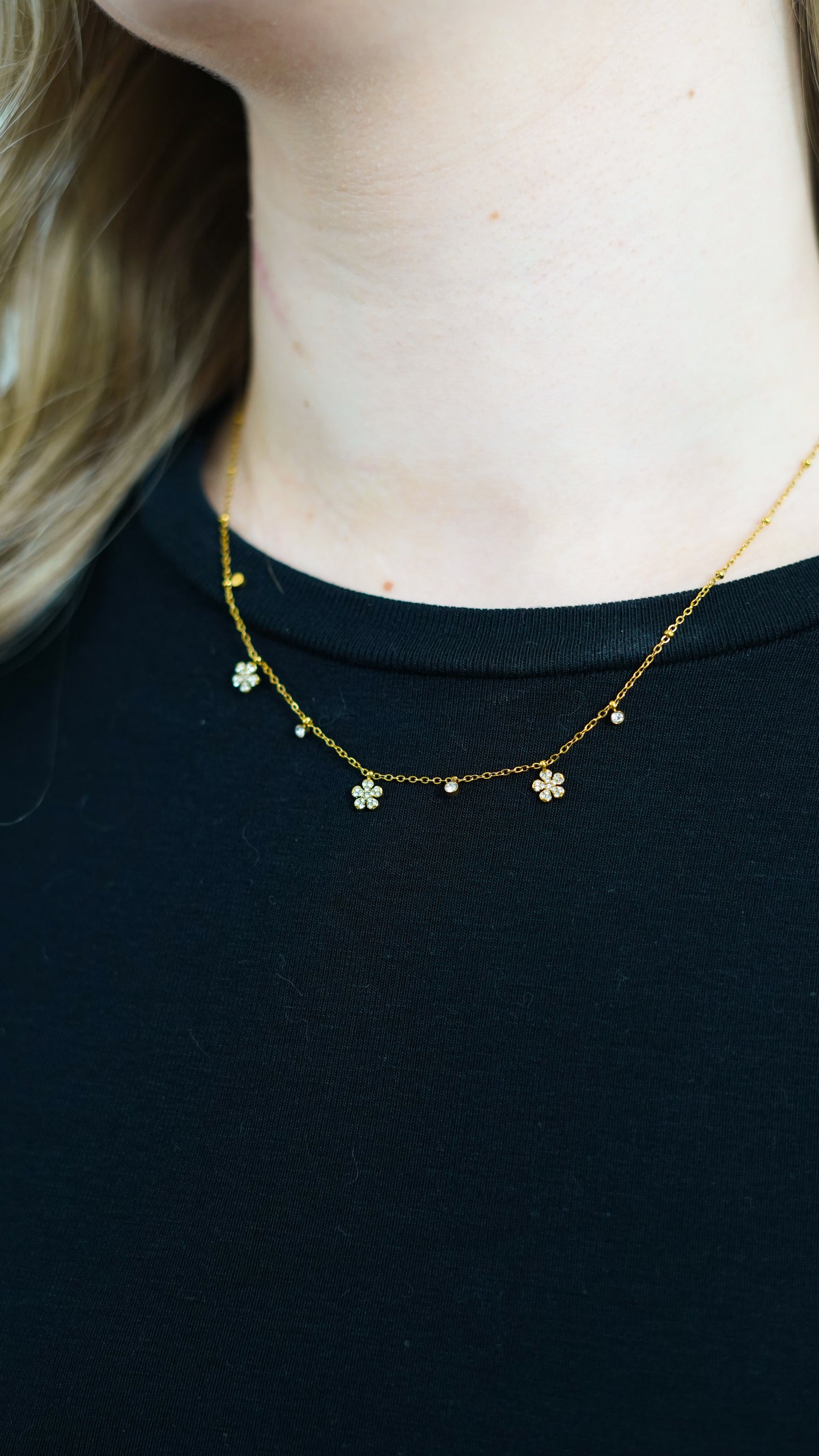 COLLIER LUNAYA