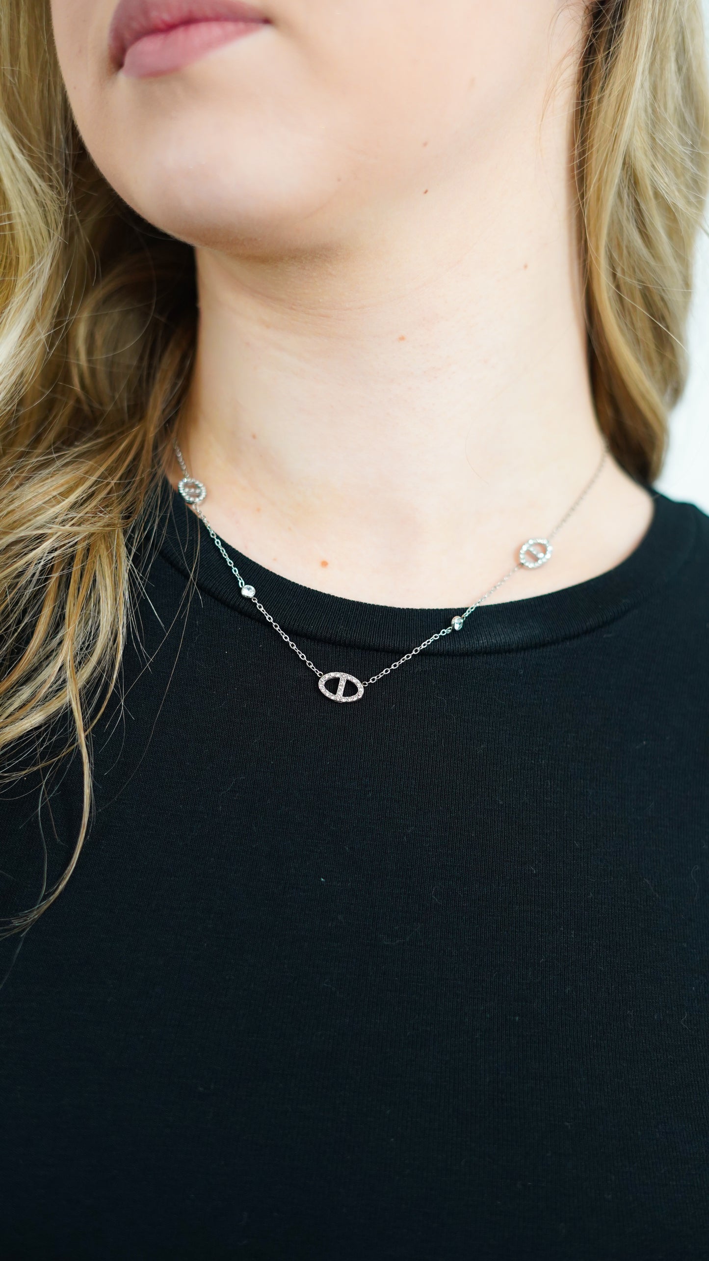 COLLIER LYANA